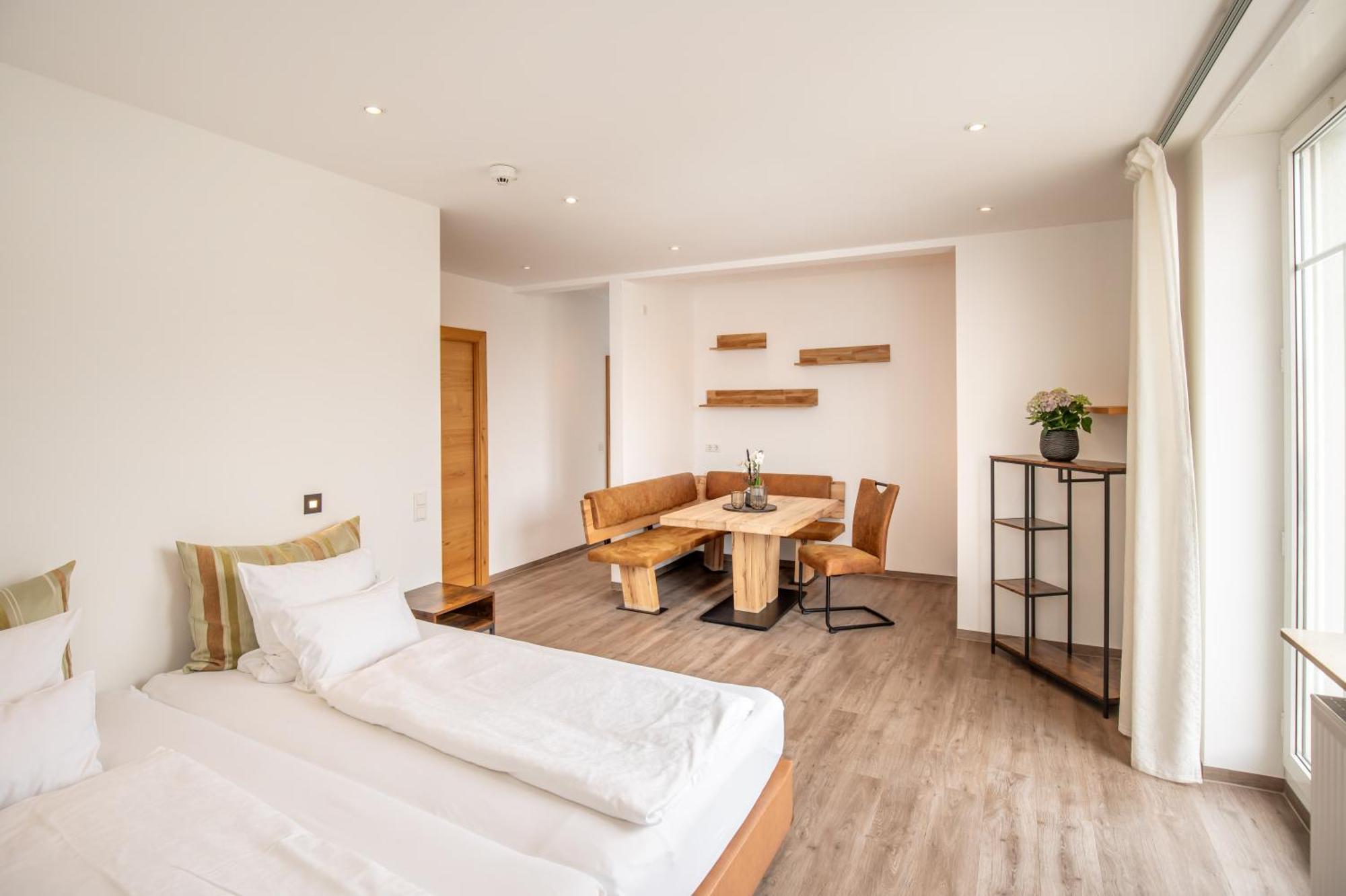 Brauereigasthof Zum Loewenbraeu Adelsdorf Екстериор снимка